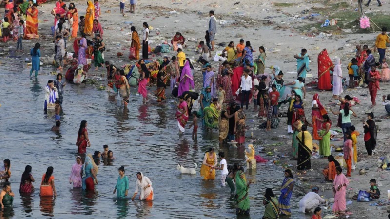 भारतमा  धार्मिक स्नान  गर्दा गर्दै  ३७ बालबालिकासहित ४६ जनाको डुबेर ज्यान गयो