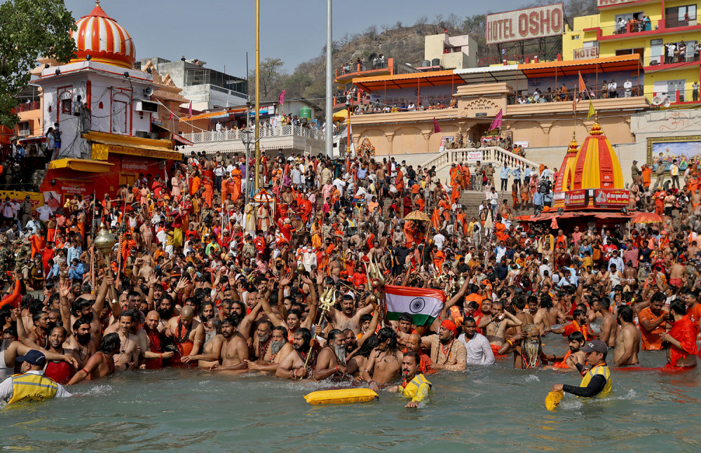 भारतमै एकैदिन २ लाखभन्दा बढीलाई कोरोना, १०३८ को मृत्यु